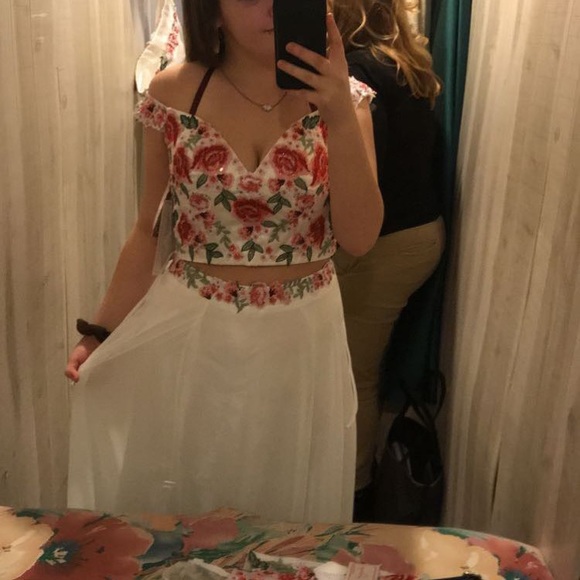 Dave & Johnny prom dress - Picture 2 of 4